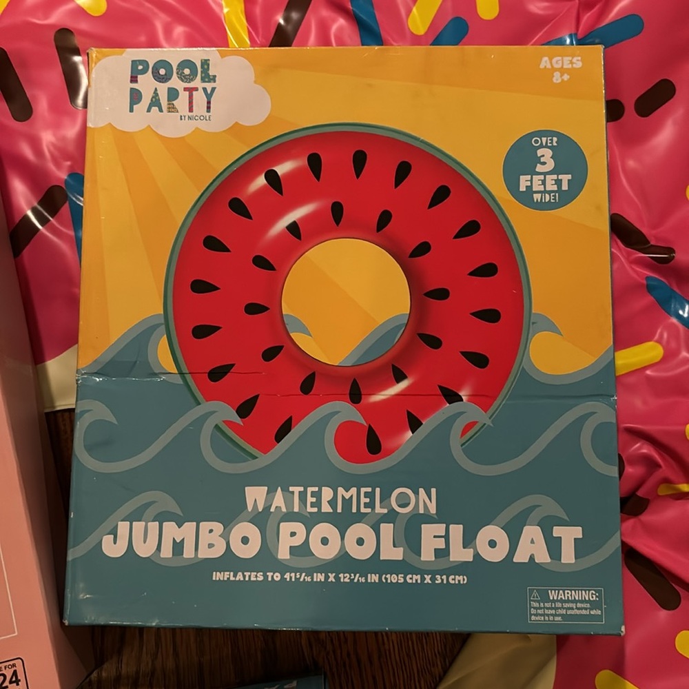 Pool float bundle 🦩 🍉 🦢 🍩 - Picture 3 of 4